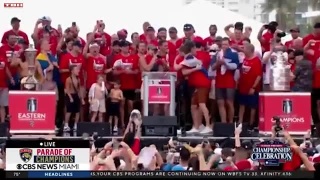 Сергей Бобровский — с флагом России на чемпионском параде «Флориды» 