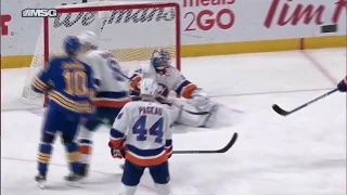 Илья Сорокин одержал первую победу в НХЛ