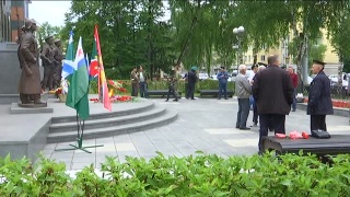 Пограничники возложили цветы