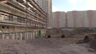 Илья Середюк на стройке школы в Новом городе