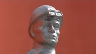 Скульптура сталевара на ЕВРАЗ ЗСМК