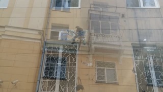 Еще на одном доме помыли фасад